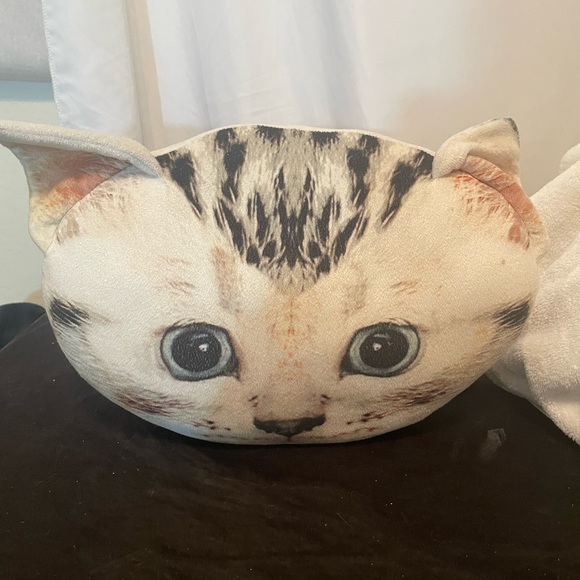Cat Face Shaped Accent Pillow - Picture 1 of 5